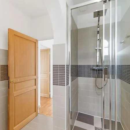 Cozy 1 Bedroom Flat,free Parking, Close To Center Apartamento